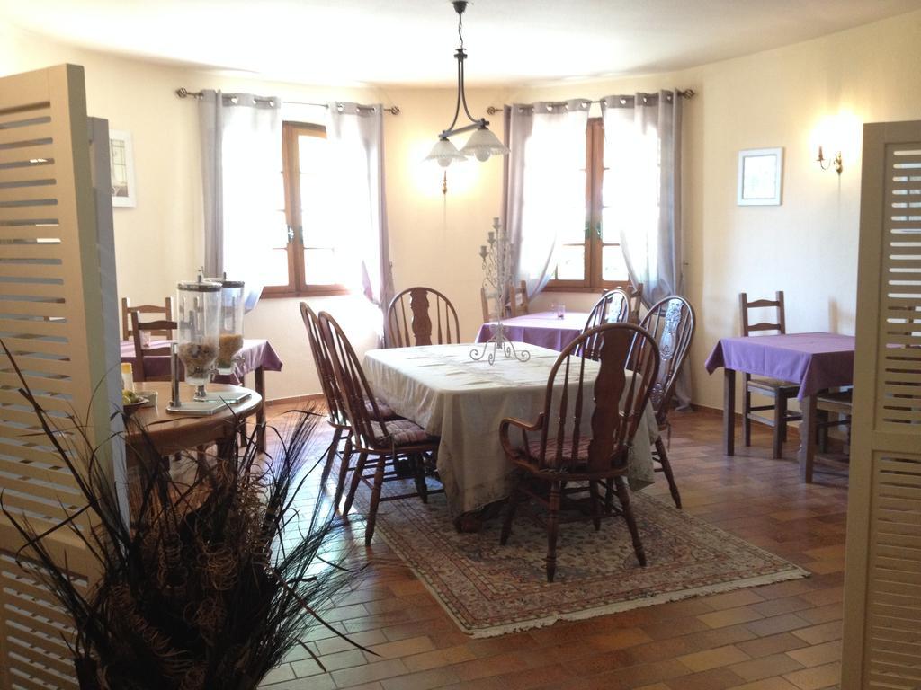 수즈-라-루스 Logis Du Comte B&B 외부 사진